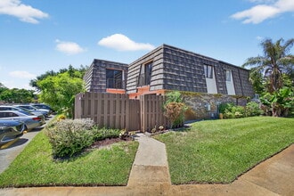 1590 Forest Lakes Cir in West Palm Beach, FL - Building Photo - Building Photo