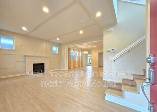 4421 Riverfront Blvd in Everett, WA - Building Photo - Building Photo