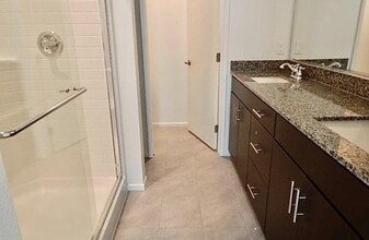 5257 Beachfront Cove in San Diego, CA - Building Photo - Building Photo