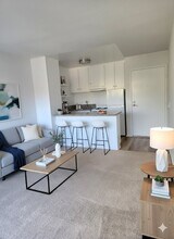 8726 Independence Ave, Unit 106I in Los Angeles, CA - Building Photo - Building Photo