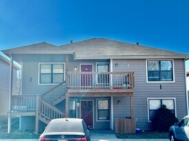 950 Monterey Way in Lawrence, KS - Building Photo