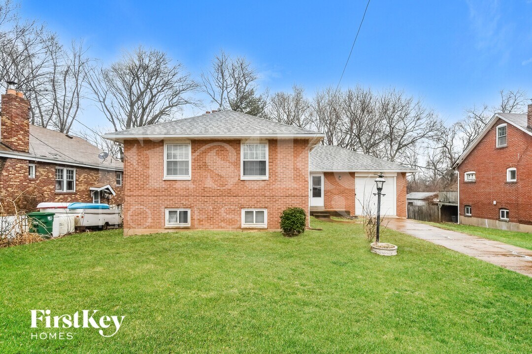 9846 Rivermont Dr in St. Louis, MO - Building Photo