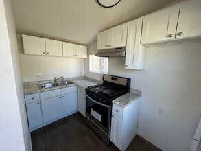 334 S 8th St in Santa Paula, CA - Foto de edificio - Building Photo