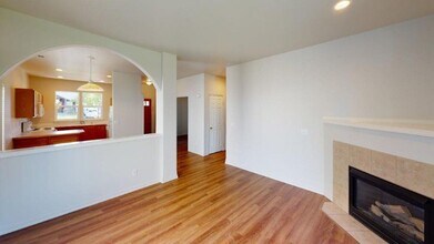 1372 SE Newgate Dr in College Place, WA - Building Photo - Building Photo