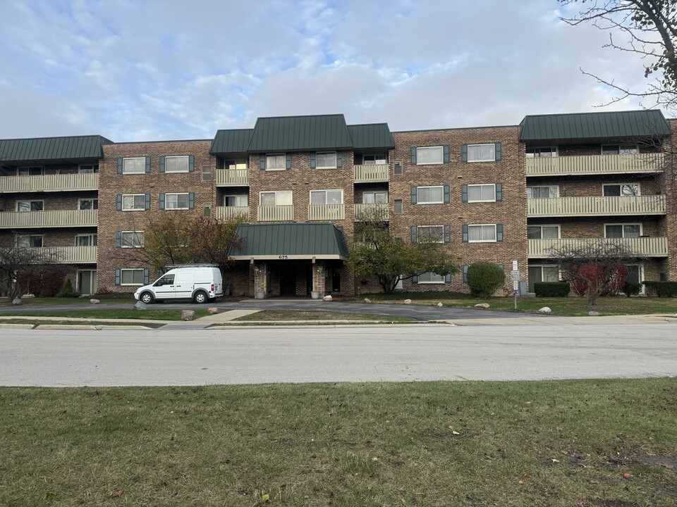 675 Grove Terrace in Elk Grove Village, IL - Building Photo