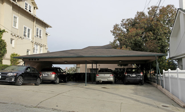 431-437 Wayne Ave in Oakland, CA - Foto de edificio - Building Photo