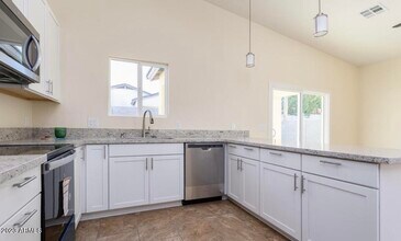 411 N Central Ave in Avondale, AZ - Building Photo - Building Photo