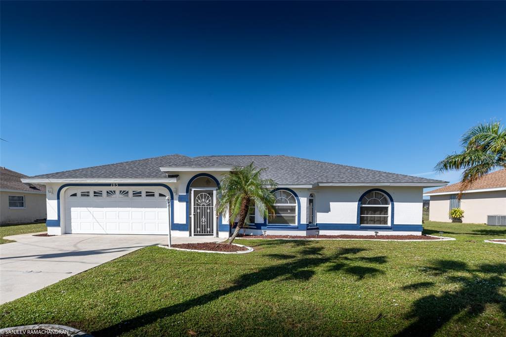 105 Broadmoor Ln in Rotonda West, FL - Building Photo