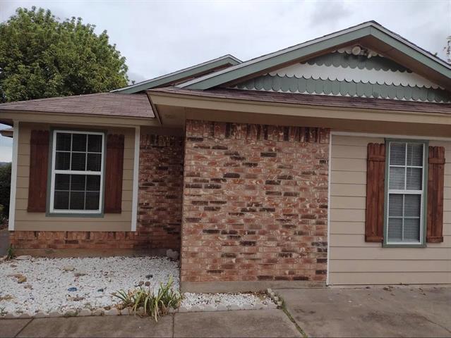 property at 2215 Long Creek Ct