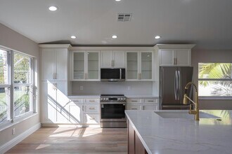 1605 S Club Dr in Wellington, FL - Building Photo - Building Photo