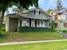 904 E Washington St in South Bend, IN - Building Photo