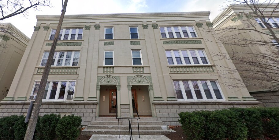 72 Egmont St, Unit 1 in Brookline, MA - Foto de edificio