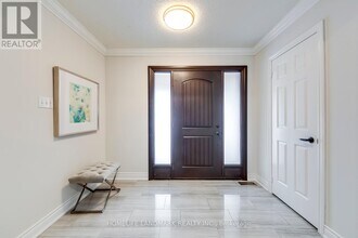 503 Blenheim Cres in Oakville, ON - Building Photo - Building Photo