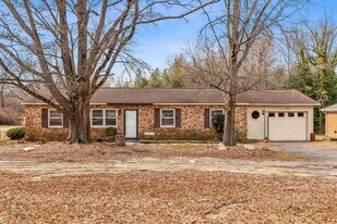 4652 S Holden Rd in Greensboro, NC - Building Photo