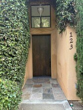 123 Capricorn Ave in Oakland, CA - Foto de edificio - Building Photo