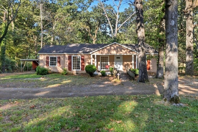property at 211 W Lakeview Dr