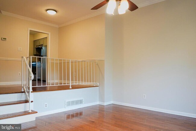 8414 Penshurst Dr in Springfield, VA - Building Photo - Building Photo
