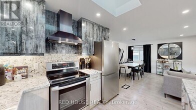 22 Gladsmore Crescent in Toronto, ON - Building Photo - Building Photo