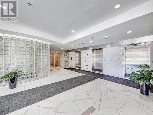 2550 Lawrence Ave E in Toronto, ON - Building Photo - Building Photo