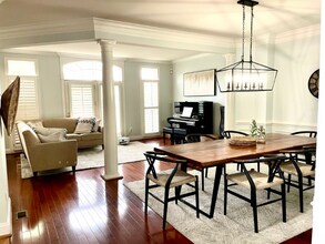 10017 Blake Ln in Oakton, VA - Building Photo - Building Photo