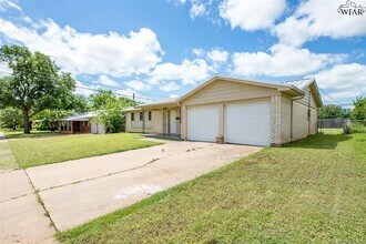 4004 Hooper Dr in Wichita Falls, TX - Building Photo - Building Photo