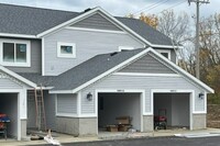 Fairway Corners Townhomes in Grandville, MI - Building Photo - Building Photo