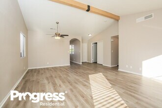 384 Mancini Ct in Henderson, NV - Building Photo - Building Photo