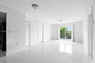 4801 NW 7th St in Miami, FL - Building Photo