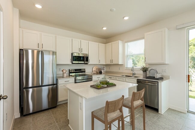 1434 TRISTAR Dr in Plant City, FL - Building Photo - Building Photo