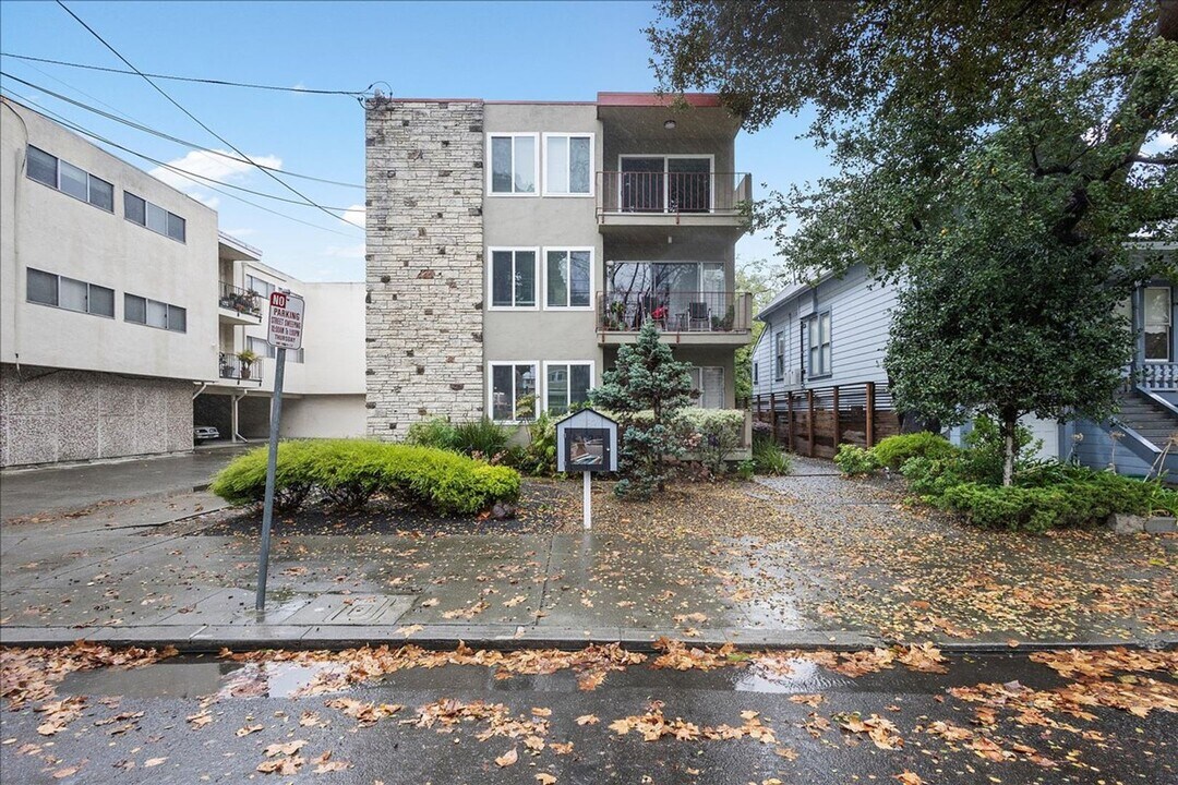 1182 Park Ave E in Alameda, CA - Building Photo