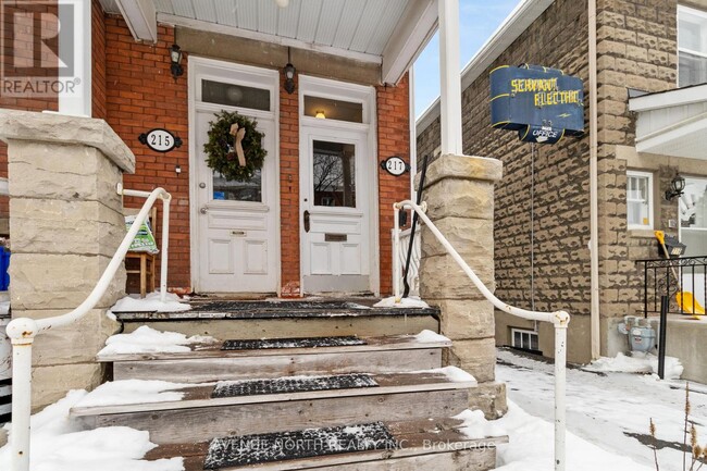 217-215-217 Bruyère St in Ottawa, ON - Building Photo - Building Photo