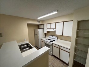 2208 Antigua Pl in Kissimmee, FL - Building Photo - Building Photo