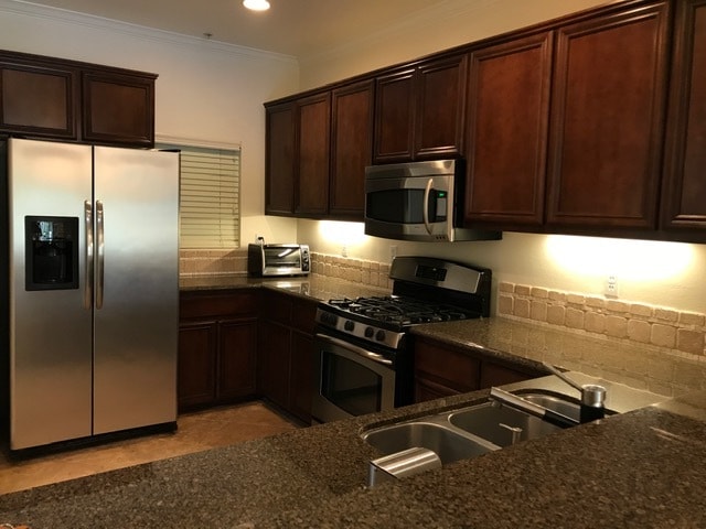 10715 Camarillo St, Unit 201 in Los Angeles, CA - Building Photo - Building Photo