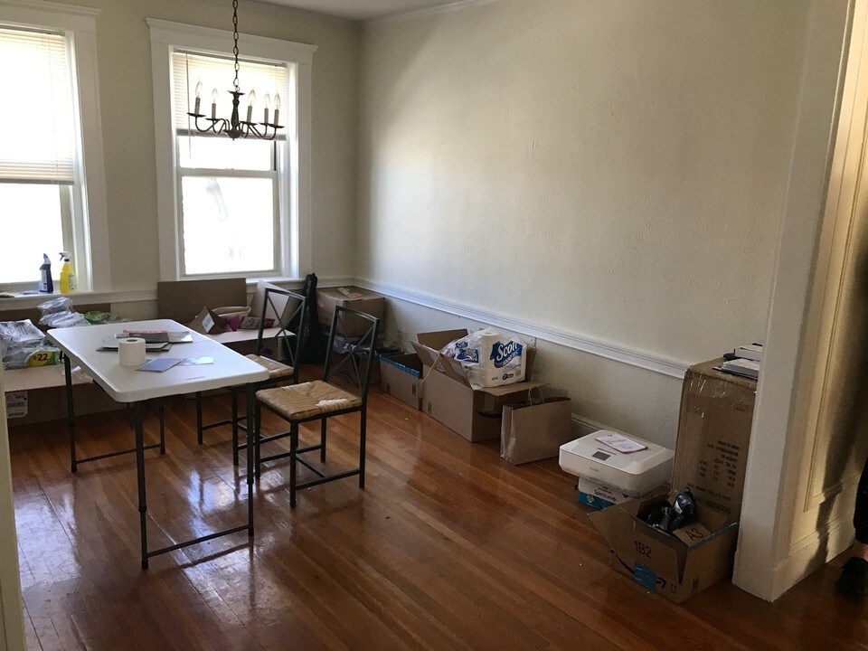 86 Maple St-Unit -1 in Malden, MA - Building Photo