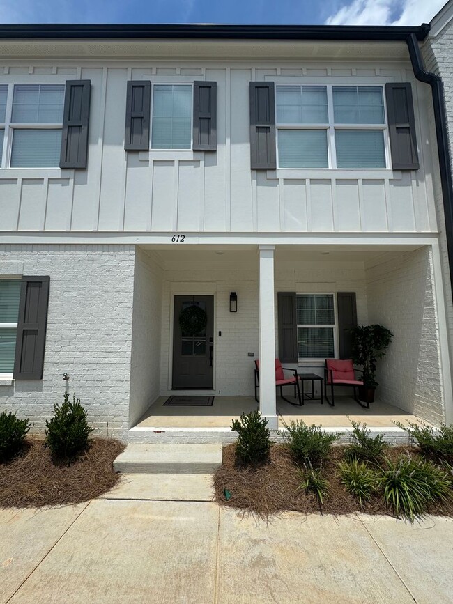 property at 612 Cottage Grove Dr