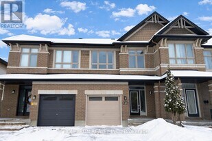 520 Earnscliffe Grove in Ottawa, ON - Building Photo