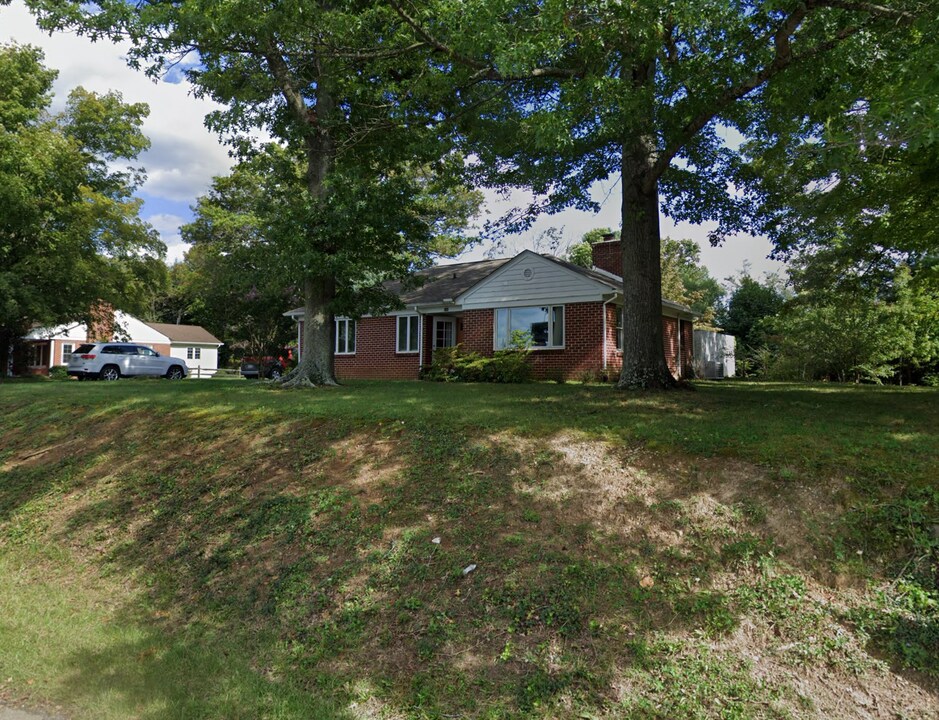 100 Eheart St SE in Blacksburg, VA - Building Photo