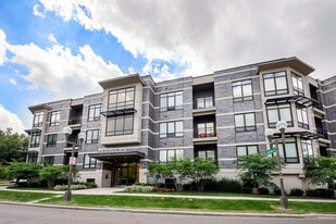 Aston Place in Columbus, OH - Building Photo