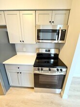 59-69-69 Msgr Patrick J Lydon Way, Unit 306 in Boston, MA - Foto de edificio - Building Photo