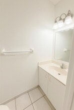 8170 NW 10th St, Unit 2 in Miami, FL - Building Photo - Building Photo