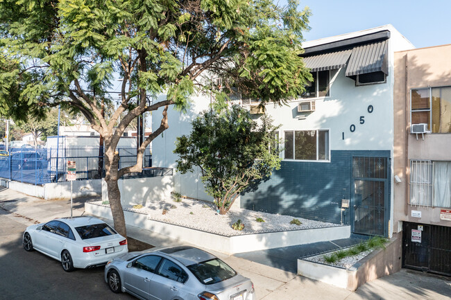 1050 North Ogden Drive Apartments in West Hollywood, CA - Foto de edificio - Building Photo