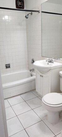 605 N Wolf Rd photo'