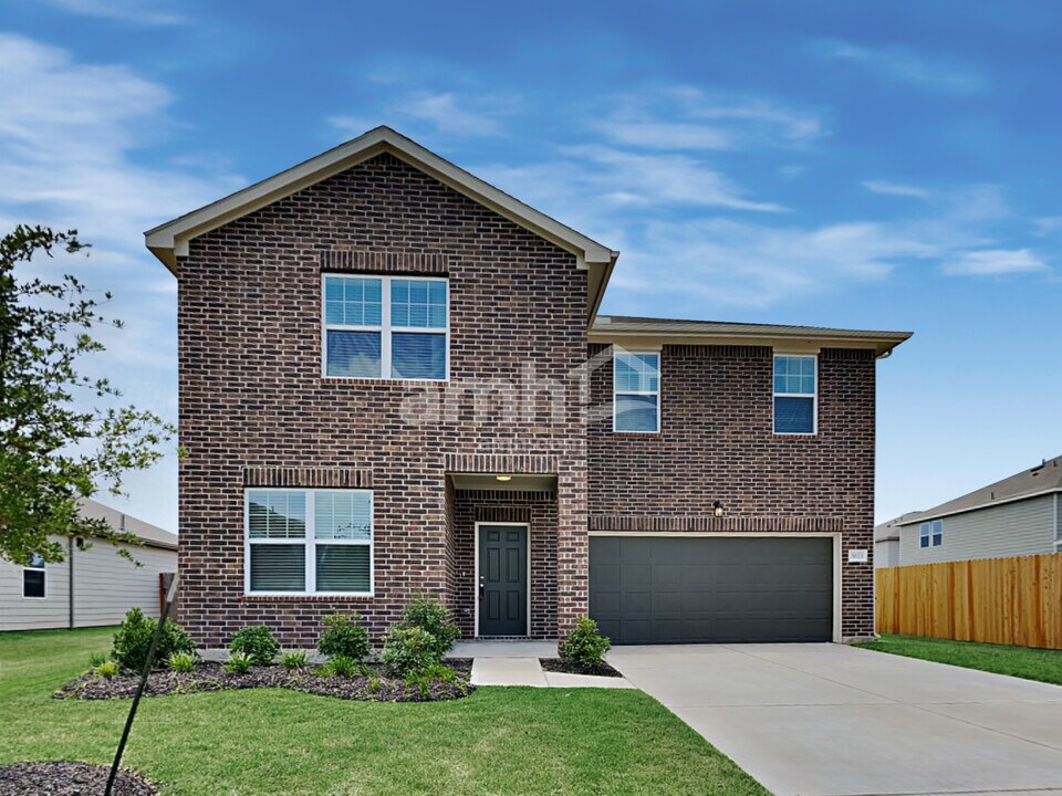5023 Highland Crest Dr in Richmond, TX - Building Photo