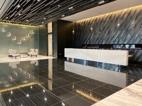 851 NE 1st Ave, Unit 2303 in Miami, FL - Foto de edificio - Building Photo