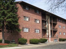 Village Inn Apartments in Battle Creek, MI - Building Photo