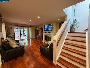 6 Basin Ct in Hercules, CA - Building Photo - Building Photo