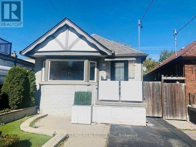 property at 194 Roe Ave