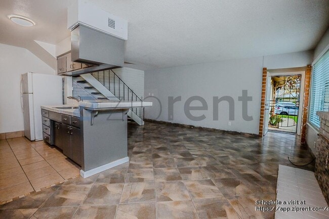 property at 4145 Apostolo Cir