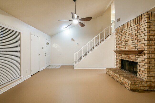 26 Yewleaf Rd in Spring, TX - Building Photo - Building Photo