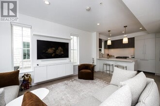 918 W 49th Ave in Vancouver, BC - Building Photo - Building Photo